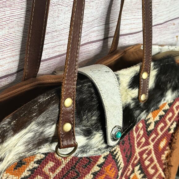 Myra Leather Cotton Boho Western Rodeo Berry Cowhide Weekender Zipper Tote Bag - Picture 4 of 15